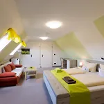 Kraeuterhotel Garni Zur Klostergrotte מלון Nohra (Weimar)