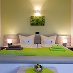 מלון Kraeuterhotel Garni Zur Klostergrotte Nohra (Weimar)